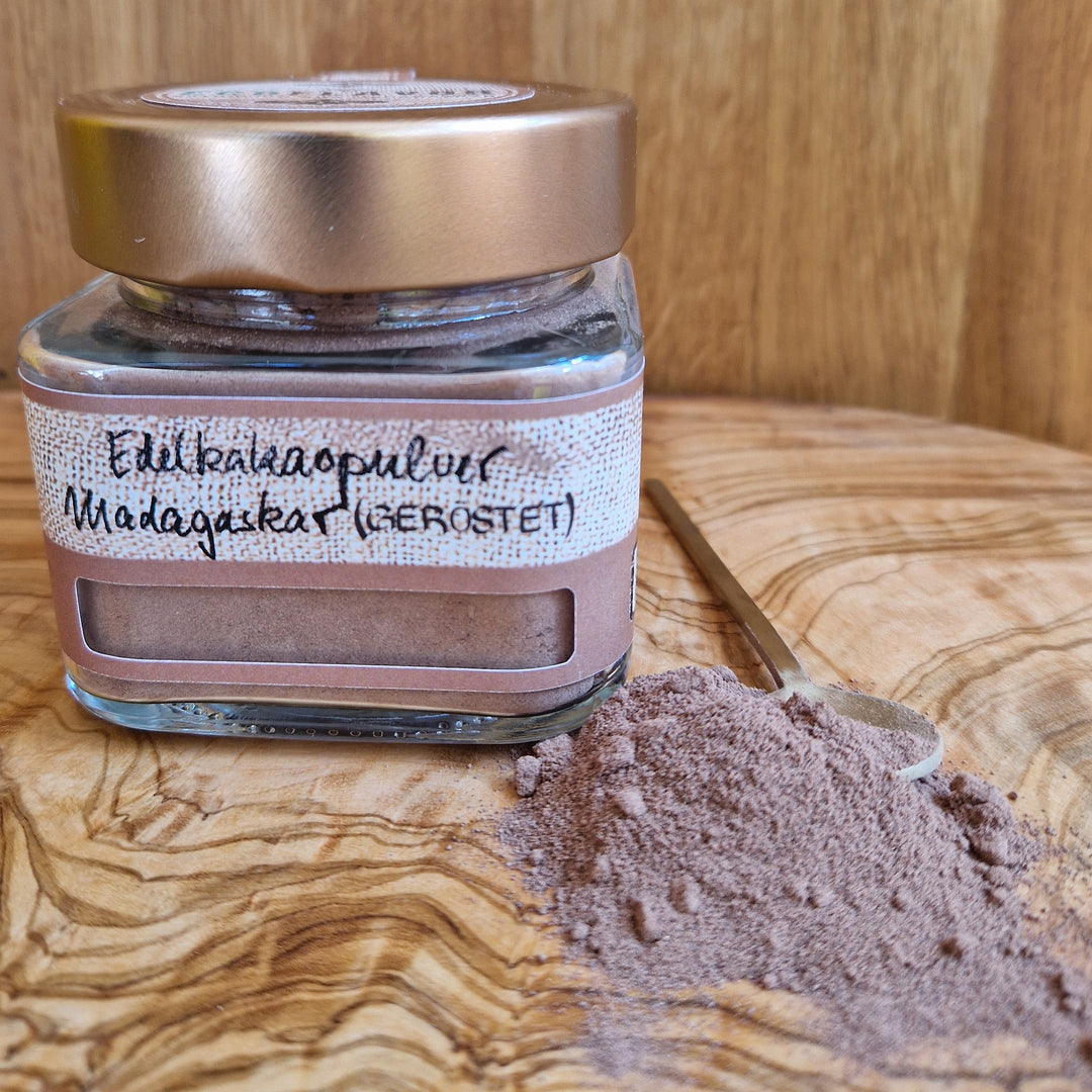 Geröstetes Edelkakaopulver aus dem Sambirano-Tal in Madagaskar – naturbelassen, intensiv aromatisch und ohne Zusätze
