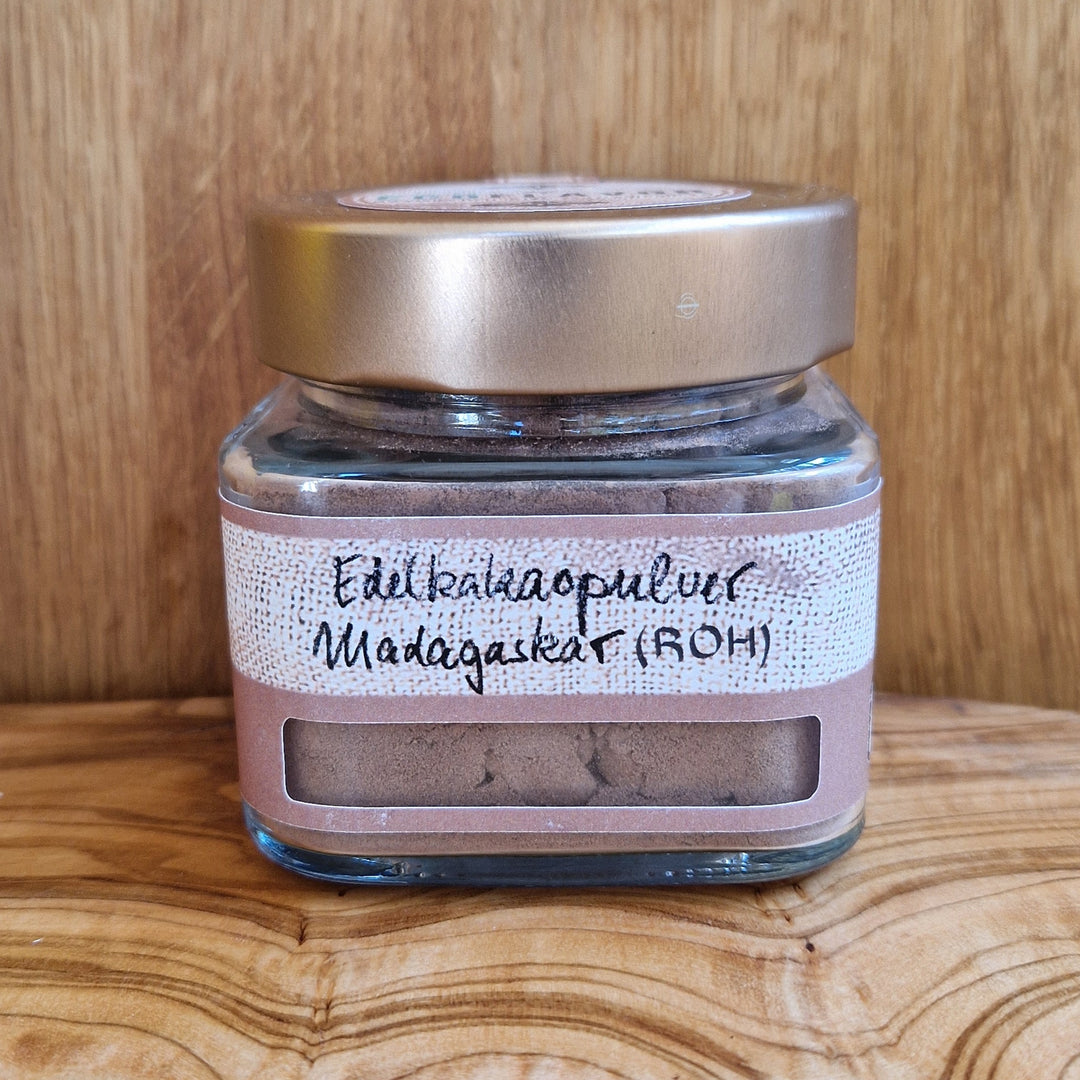 Rohes Edelkakaopulver aus dem Sambirano-Tal in Madagaskar – naturbelassen, ohne Zusätze, intensiv aromatisch und aus hochwertigen Kakaobohnen