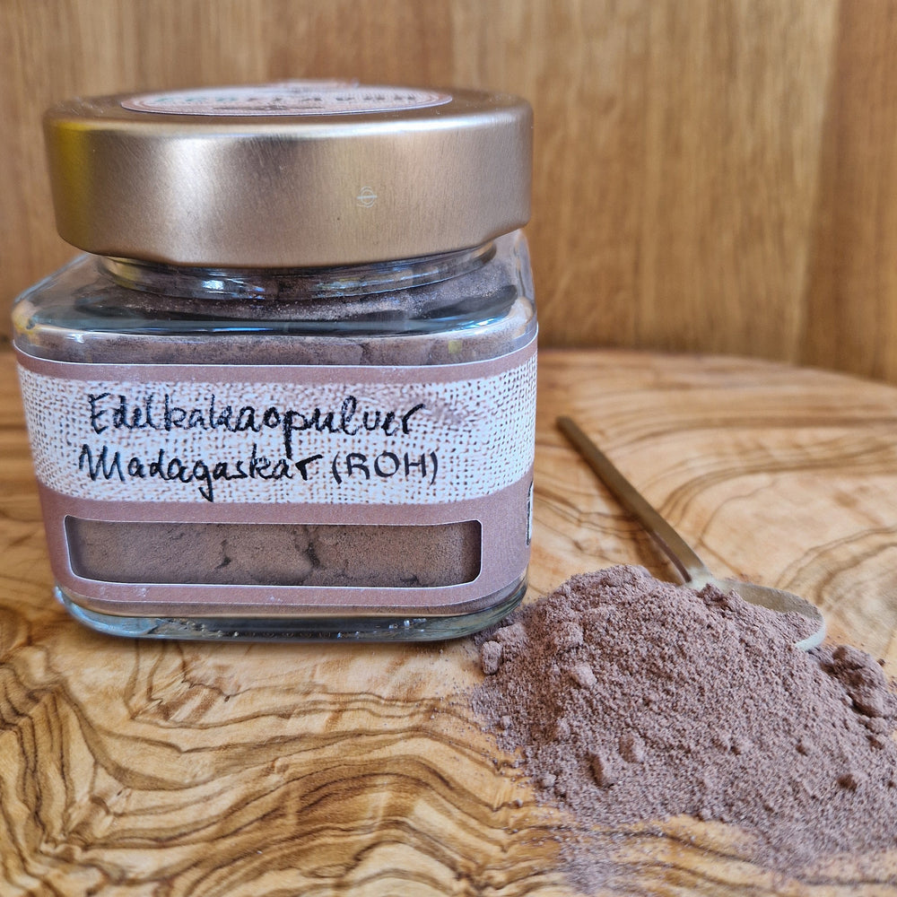 Rohes Edelkakaopulver aus dem Sambirano-Tal in Madagaskar – naturbelassen, ohne Zusätze, intensiv aromatisch und aus hochwertigen Kakaobohnen von ecoflavor